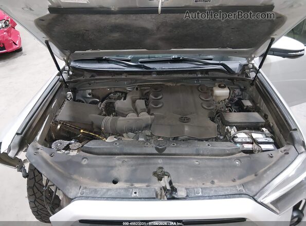 JTERU5JR9P6101367 2023 TOYOTA 4RUNNER Silver Widok z tyłu