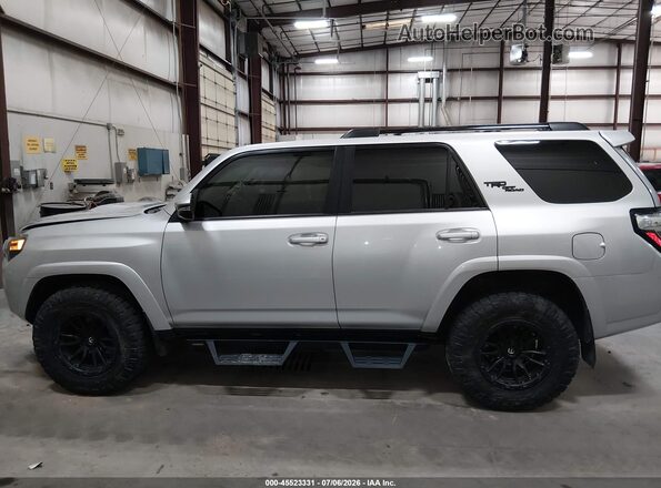 JTERU5JR9P6101367 2023 TOYOTA 4RUNNER Silver Widok wnętrza 360 stopni