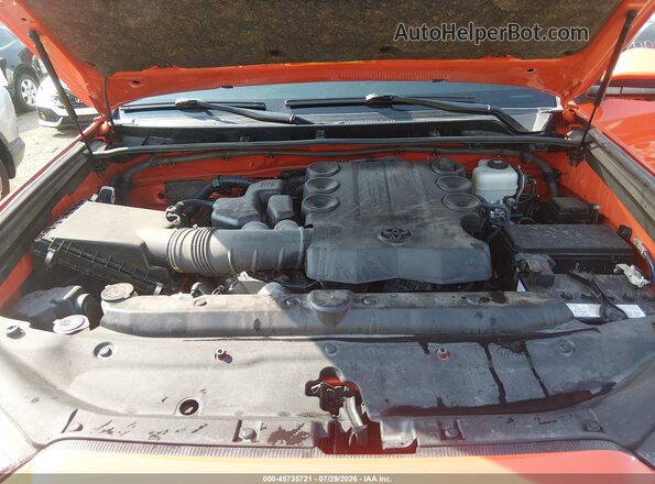 JTERU5JR9R6253538 2024 TOYOTA 4RUNNER Orange Вид ззаду