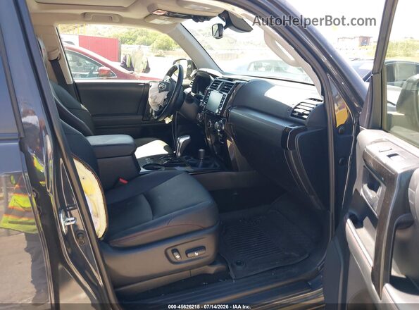 JTERU5JR9R6264720 2024 TOYOTA 4RUNNER Gray Вид салону спереду