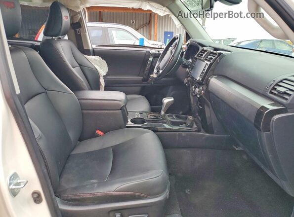 JTERU5JRXM5951168 2021 TOYOTA 4RUNNER Белый Вид салона спереди