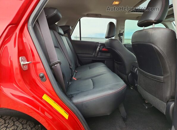 JTERU5JRXP6198529 2023 TOYOTA 4RUNNER Бордовый Вид задней части салона
