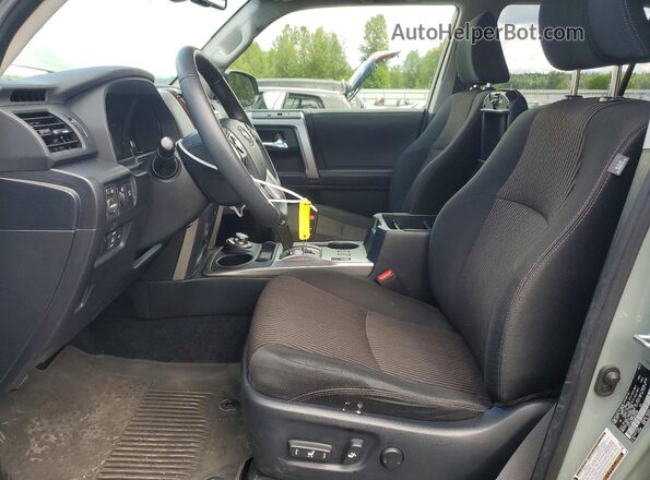 JTETU5JR9N6069233 2022 TOYOTA 4RUNNER Green Вид салону спереду