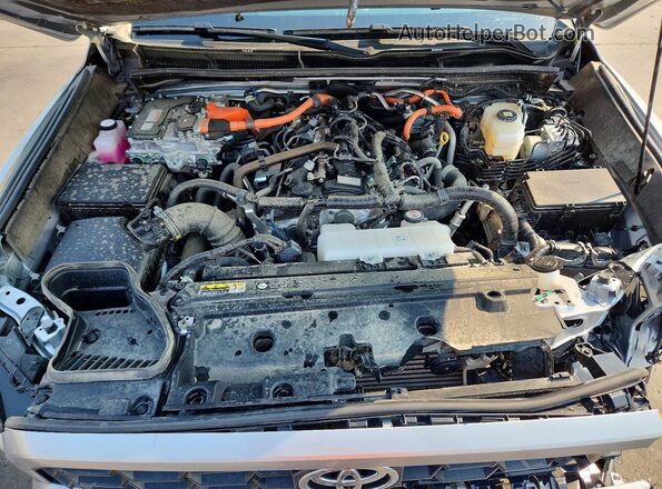 JTEVB5BRXS5007001 2025 TOYOTA 4RUNNER Silver ძრავის განყოფილების ხედი