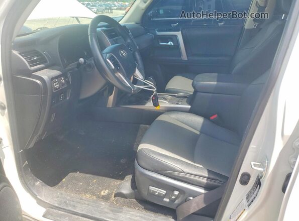 JTEZU5JR4L5225904 2020 TOYOTA 4RUNNER White Вид салону спереду