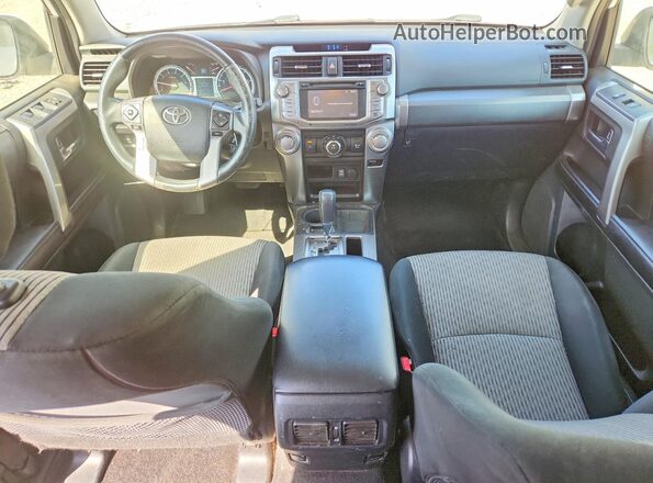 JTEZU5JR6H5153532 2017 TOYOTA 4RUNNER White Dashboard view