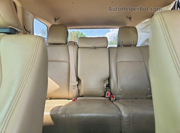 JTEZU5JR7K5200719 2019 TOYOTA 4RUNNER White Widok tylnych siedzeń