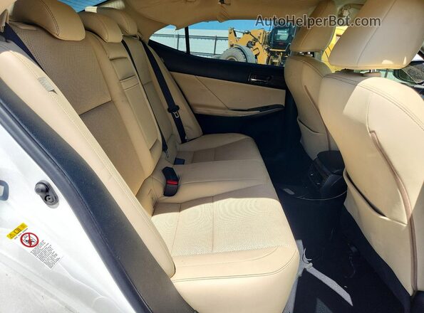JTHBA1D22G5037134 2016 LEXUS IS White Widok tylnych siedzeń