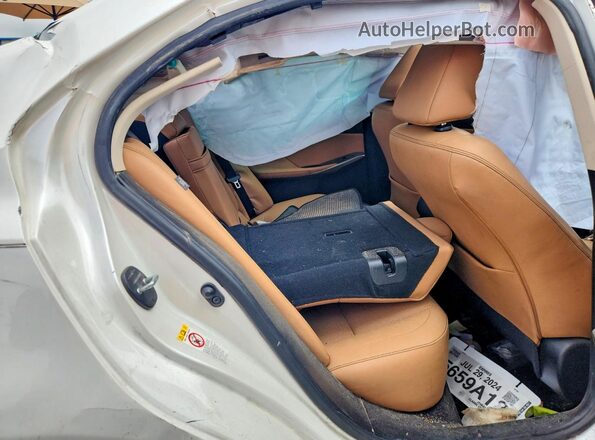 JTHBA1D27J5075210 2018 LEXUS IS White Հետևի նստատեղերի տեսք