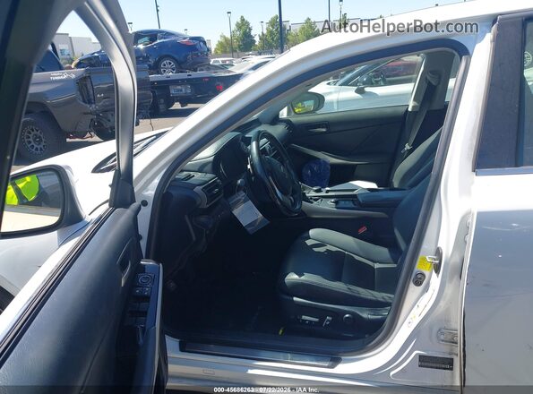 JTHBA1D29J5063849 2018 LEXUS IS 300 White Вид салону спереду