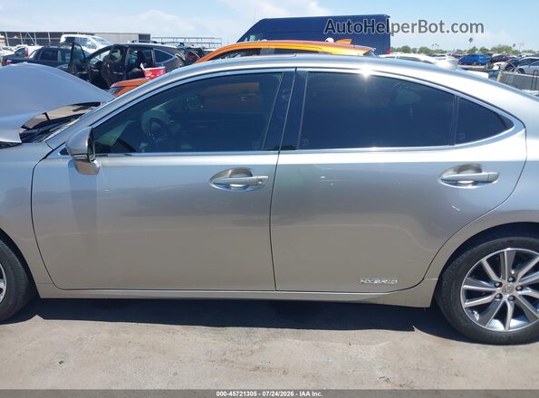 JTHBW1GGXJ2174159 2018 LEXUS ES 300H Silver 