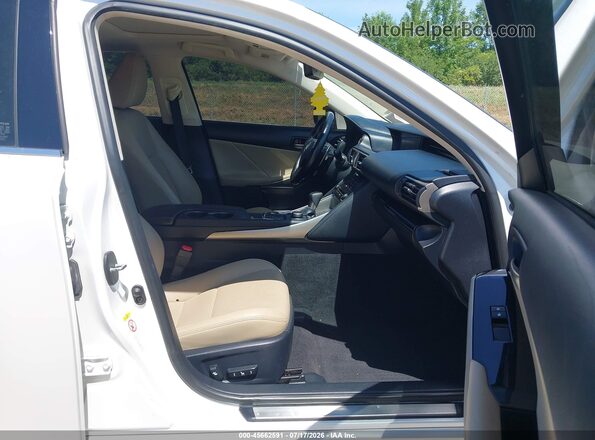 JTHC81D22J5028487 2018 LEXUS IS 300 Белый Вид салона спереди