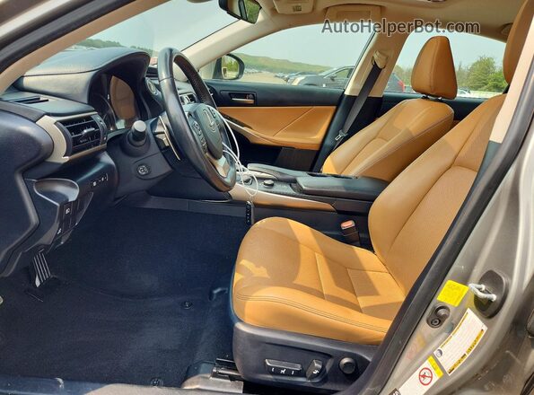 JTHC81D27J5029313 2018 LEXUS IS Silver Вид салону спереду
