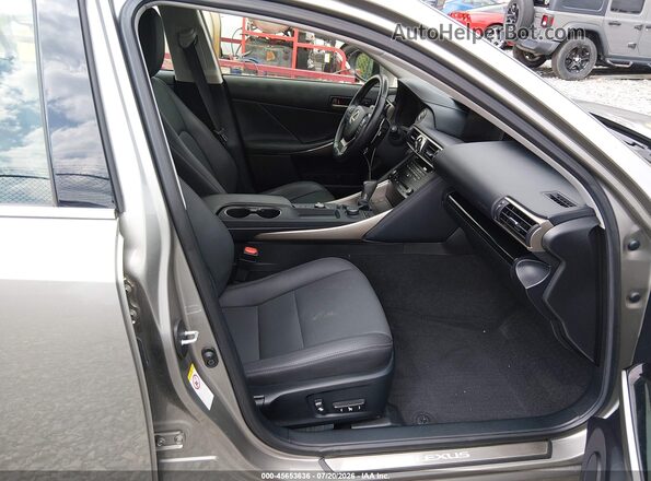 JTHC81D2XJ5031914 2018 LEXUS IS 300 Silver Widok wnętrza z przodu