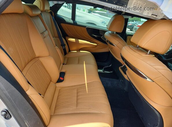 JTHD51FF7R5020796 2024 LEXUS LS Silver Widok tylnych siedzeń