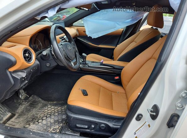 JTHD81F29N5049683 2022 LEXUS IS Белый Вид салона спереди