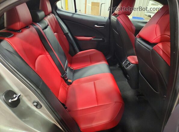 JTHE9JBH3L2032677 2020 LEXUS UX Silver უკანა სალონის ხედი