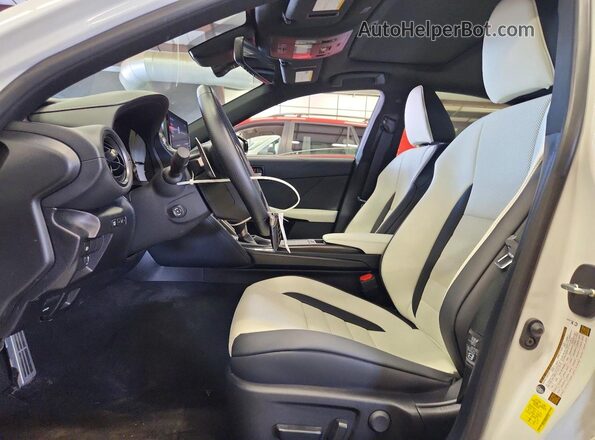 JTHGZ1E26R5037346 2024 LEXUS IS White Вид салону спереду