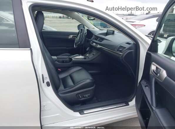 JTHKD5BH3G2270785 2016 LEXUS CT 200H White Front interior view
