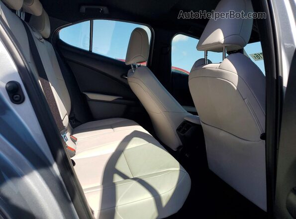 JTHP6JBH0P2154047 2023 LEXUS UX Silver Հետևի նստատեղերի տեսք