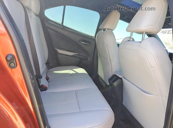 JTHP9JBH4L2022331 2020 LEXUS UX Orange Widok wnętrza z tyłu