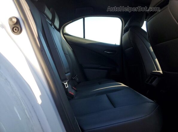 JTHR9JBH9M2040723 2021 LEXUS UX Белый Вид задней части салона