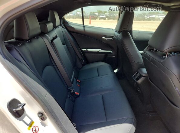 JTHU9JBH2K2013919 2019 LEXUS UX White Вид задніх сидінь
