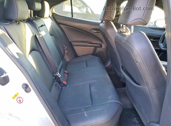 JTHU9JBH5K2016135 2019 LEXUS UX White Vista interior trasera