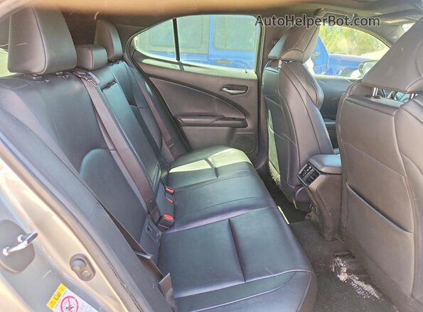 JTHU9JBH6K2001448 2019 LEXUS UX Silver Widok tylnych siedzeń