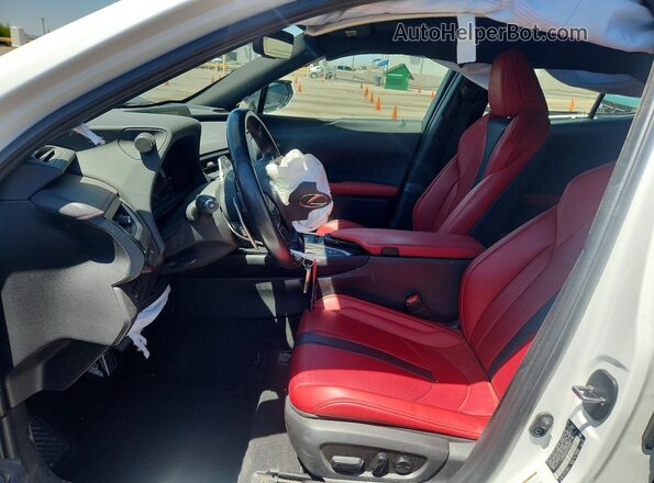 JTHU9JBHXK2018933 2019 LEXUS UX White Front interior view