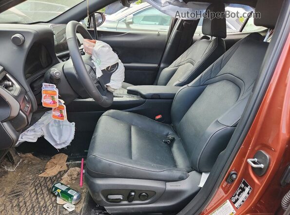 JTHUCJDH3S2008839 2025 LEXUS UX Burn Widok wnętrza z przodu