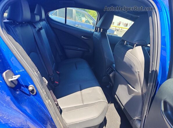 JTHUCJDH4S2008820 2025 LEXUS UX Blue Vista de los asientos traseros