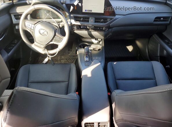 JTHUCJDH7S2003949 2025 LEXUS UX Silver Widok deski rozdzielczej