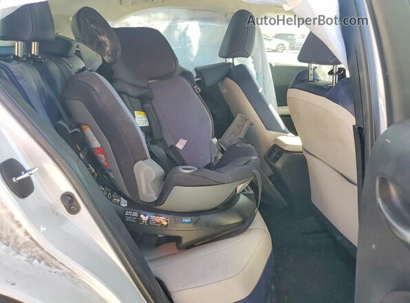 JTHX3JBH0N2052690 2022 LEXUS UX White Vista de los asientos traseros