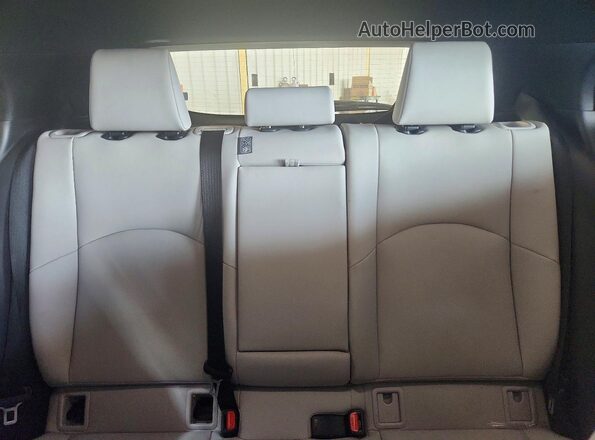 JTHX3JBH5M2042705 2021 LEXUS UX Gray Widok tylnych siedzeń