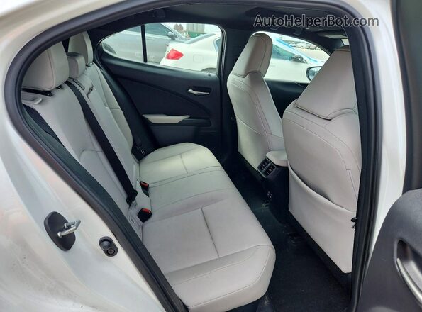 JTHX6JBH1R2189389 2024 LEXUS UX Белый Вид задней части салона