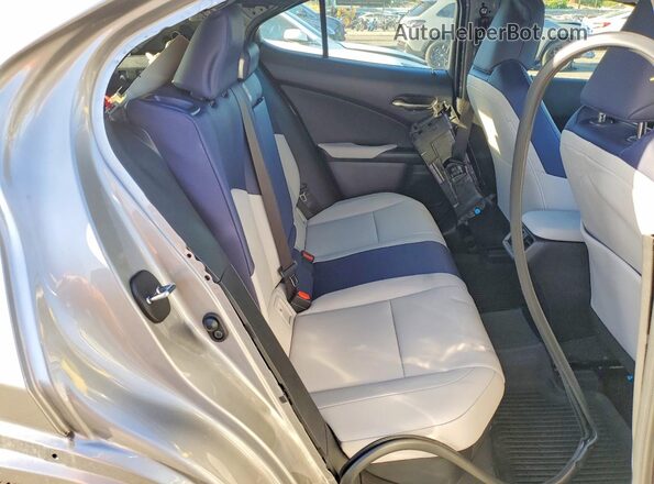 JTHX9JBH4N2056191 2022 LEXUS UX Silver Սալոնի հետևի տեսք