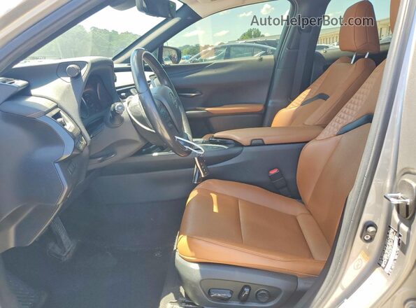 JTHY3JBH8K2015547 2019 LEXUS UX Silver Front interior view