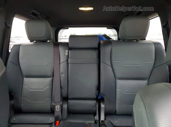 JTJVBCDX9R5021550 2024 LEXUS GX Silver Widok tylnych siedzeń