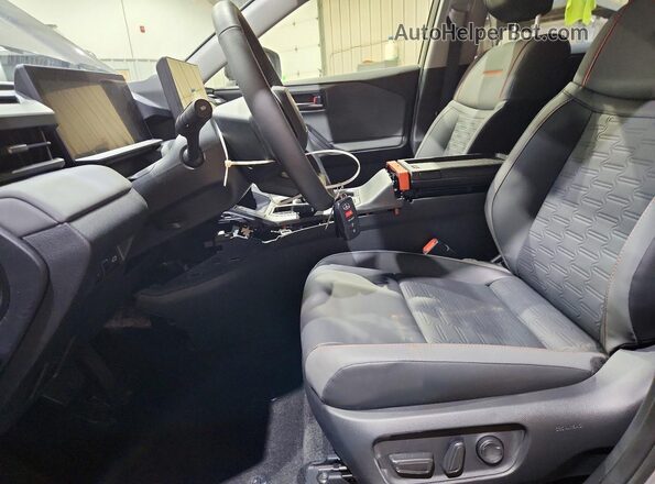 JTM6CRAV2TD000787 2026 TOYOTA RAV4 Серый Вид салона спереди