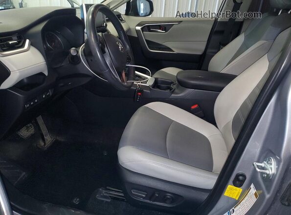 JTMA1RFV0LD047759 2020 TOYOTA RAV4 Серебряный Вид салона спереди