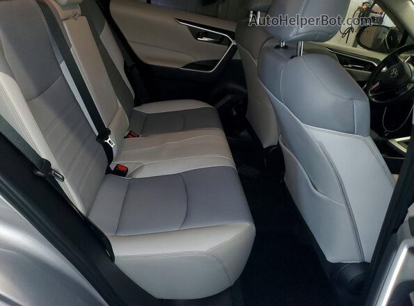 JTMA1RFV0LD047759 2020 TOYOTA RAV4 Серебряный Вид задней части салона