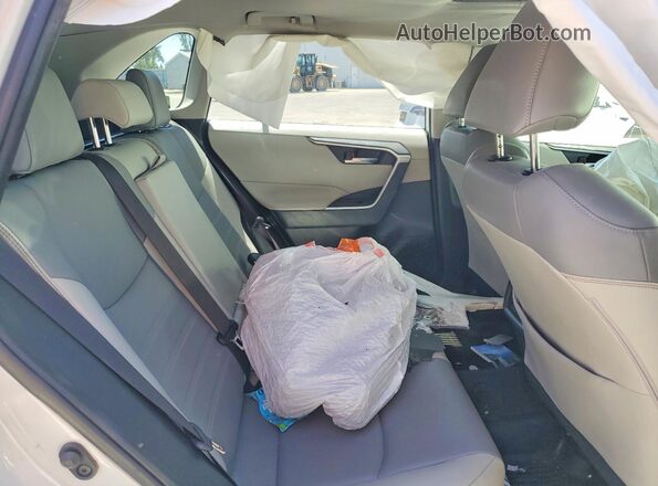JTMA1RFV2KJ020398 2019 TOYOTA RAV4 White უკანა სალონის ხედი