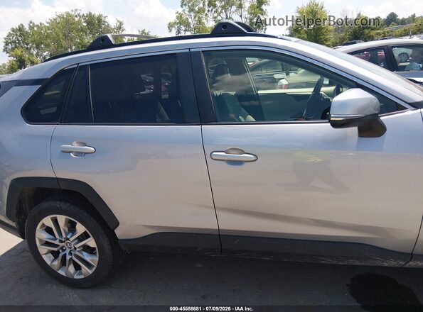 JTMA1RFV9KD024057 2019 TOYOTA RAV4 Silver Սալոնի հետևի տեսք