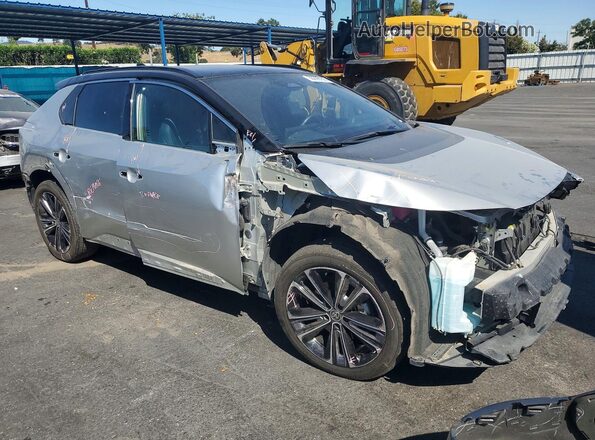 JTMAAAAA0PA009364 2023 TOYOTA BZ4X Silver Delantero derecho