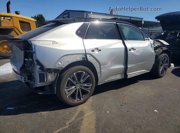 JTMAAAAA0PA009364 2023 TOYOTA BZ4X Silver Trasero derecho
