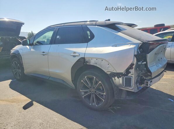 JTMAAAAA0PA009364 2023 TOYOTA BZ4X Silver Trasero izquierdo