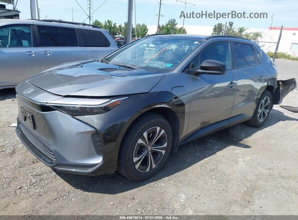 JTMAAAAA1RA041503 2024 TOYOTA BZ4X Gray Vista tres cuartos delantera izquierda