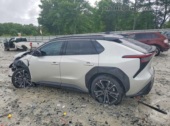 JTMAAAAA1RA045695 2024 TOYOTA BZ4X Silver Trasero izquierdo