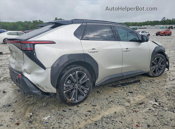 JTMAAAAA1RA045695 2024 TOYOTA BZ4X Silver Trasero derecho